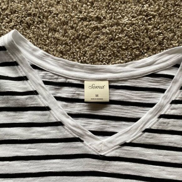 💼Soma V-Neck Short Sleeves Black/White Tee - Picture 5 of 6